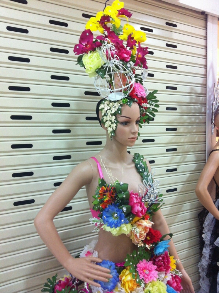 Da NeeNa H910 Waterfall Queen Showgirl Drag Carnival Crystal Backpiece Headdress 